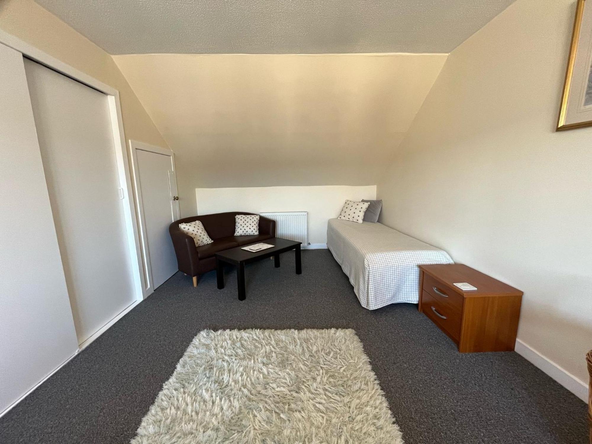 Homely Cosy Near The & Fully Equipped